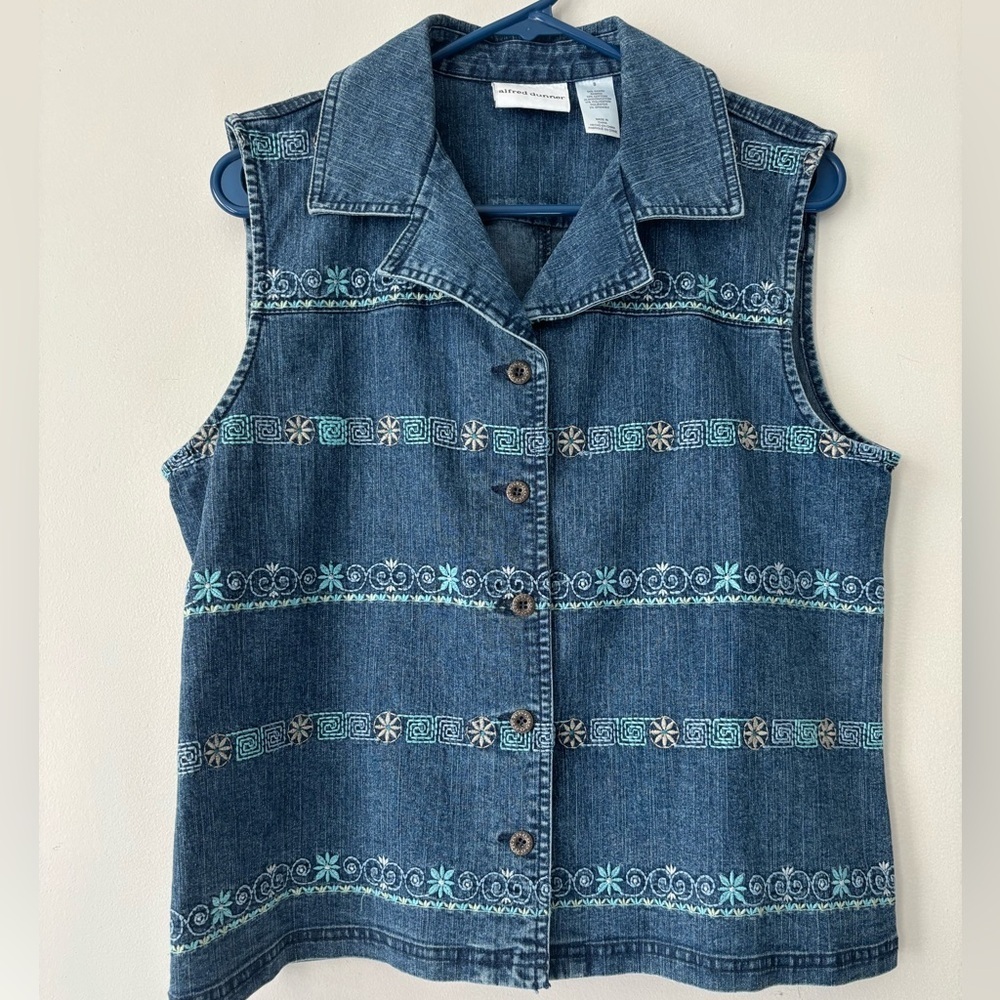 Vintage Cottagecore Embroidered Denim Boho Button Up Sleeveless Shirt - Medium
